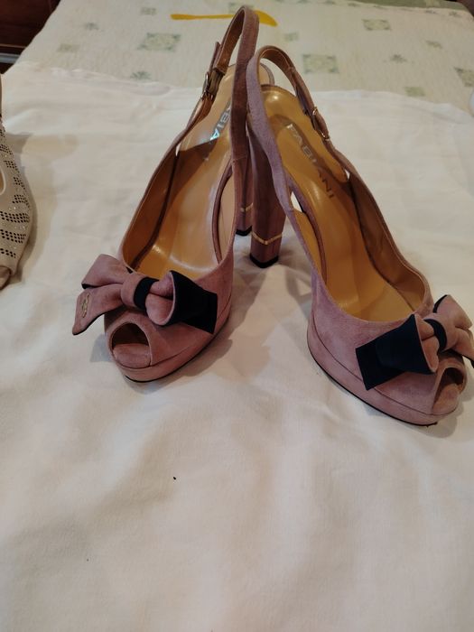 Ayollar tufligi yangidek baland kablok yaxwi ko'radiganla uchun