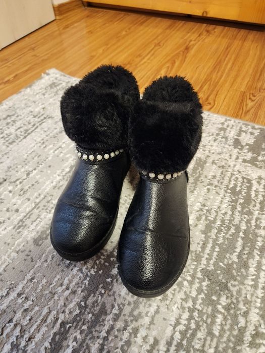 Ghete tip ugg cu perle