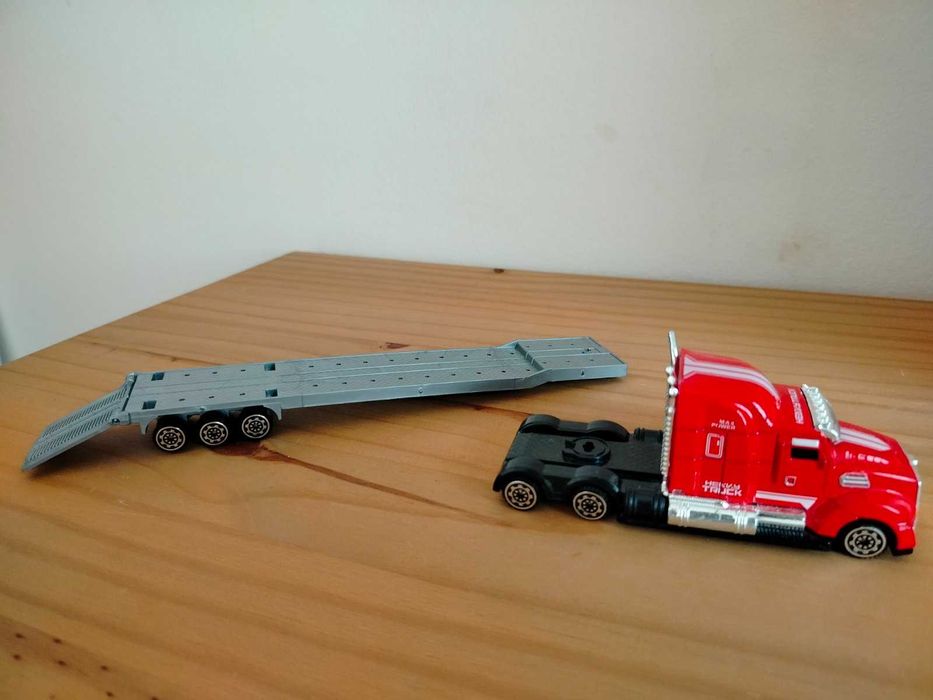 Лот детски играчки- автовоз, багер, строител и мотор