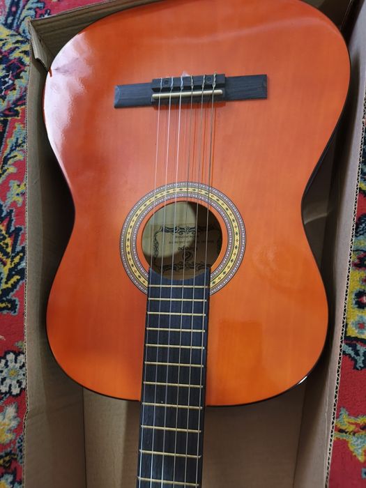 Гитара новая продам