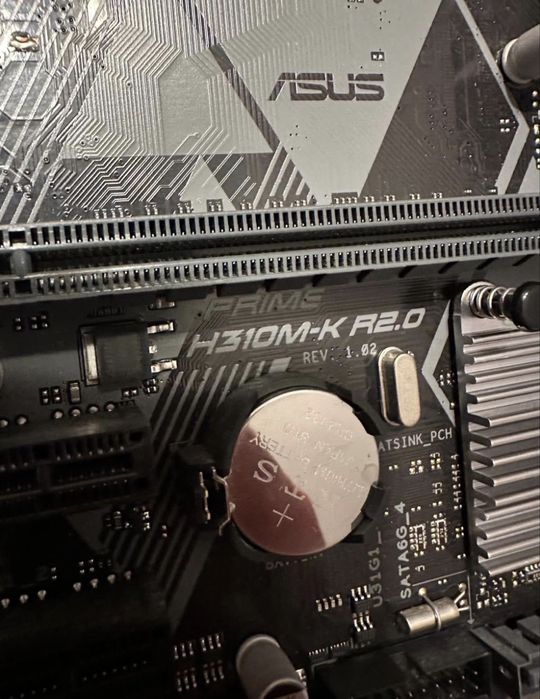 Vând PC Light gaming cu urmatoarele configurații