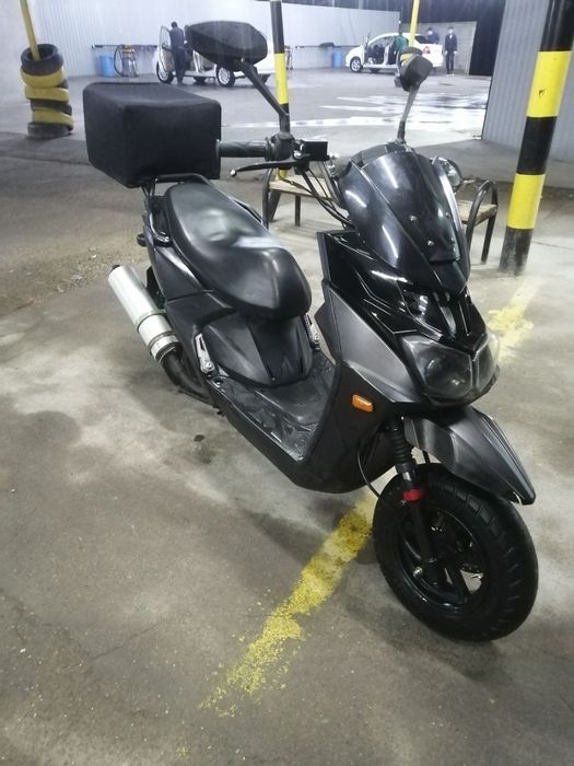 Berzinli skuter ideal holatda.