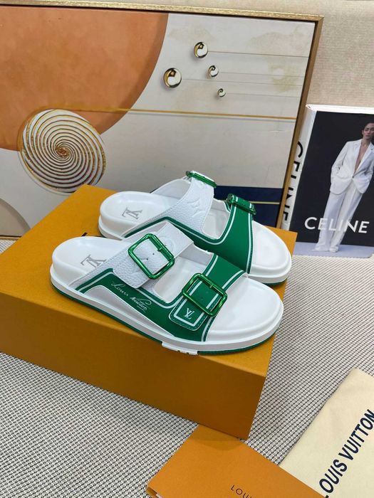 Papuci / Slapi Louis Vuitton Calitate Premium