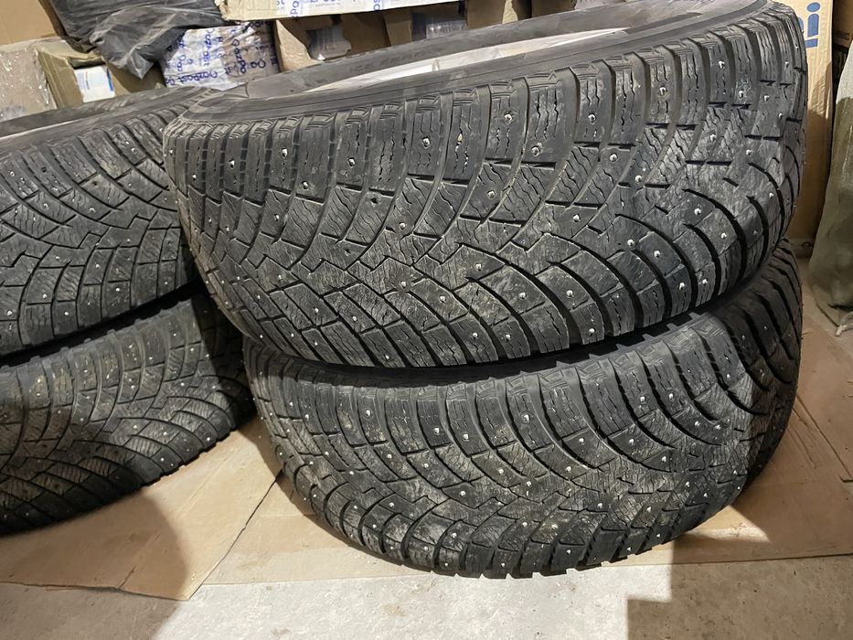 Продам комплект шин с дисками