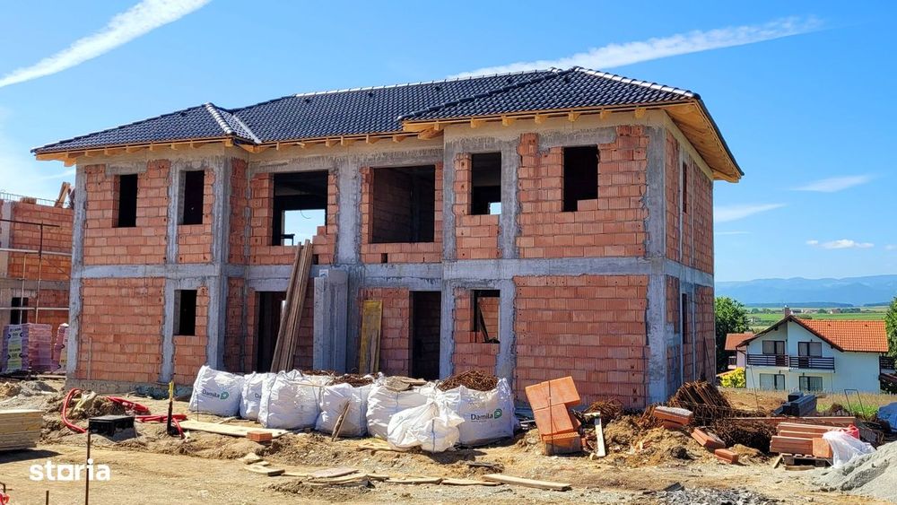 Casa Duplex cu pereti dublii, teren 300 mp - gard executat + Parcari