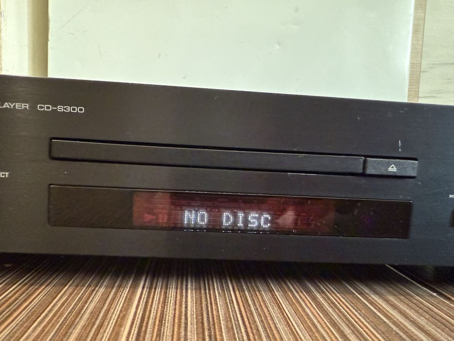 Yamaha CD-S300 player