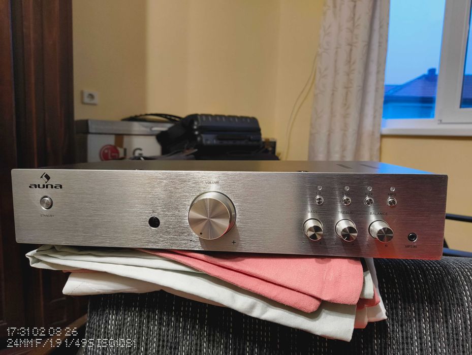 Стерео усилвател Auna + дистанционно – отлично състояние