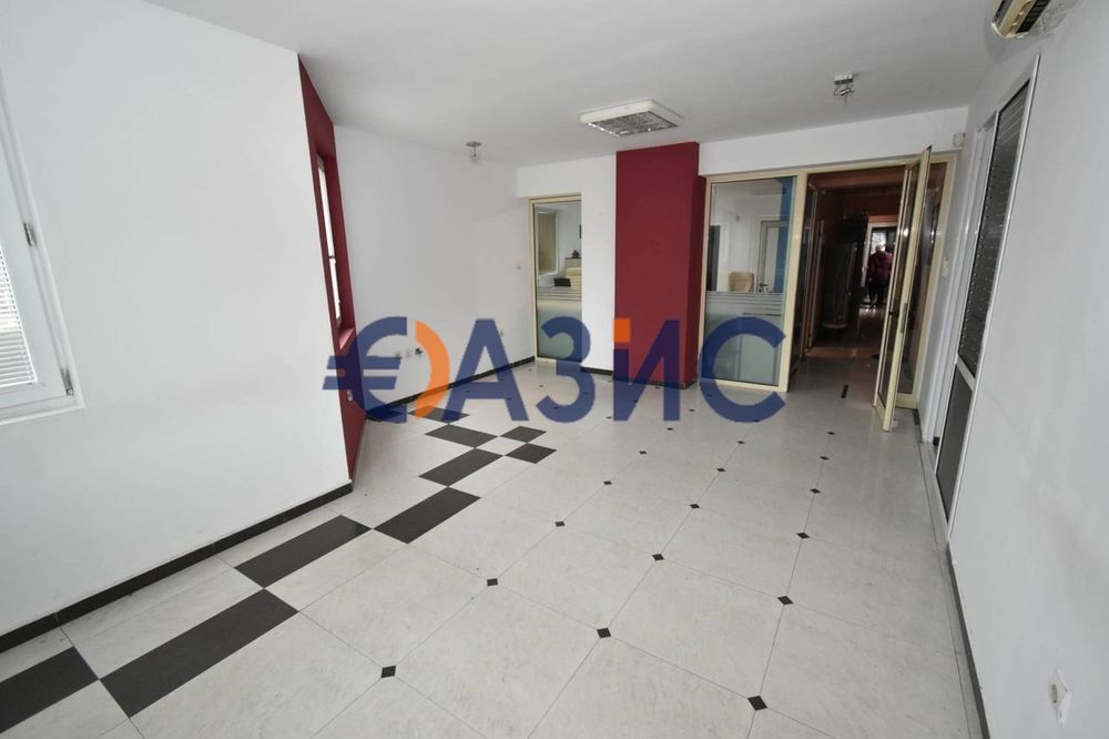 Етаж на сграда / първи над партера / в центъра на Слънчев бряг, 213 кв