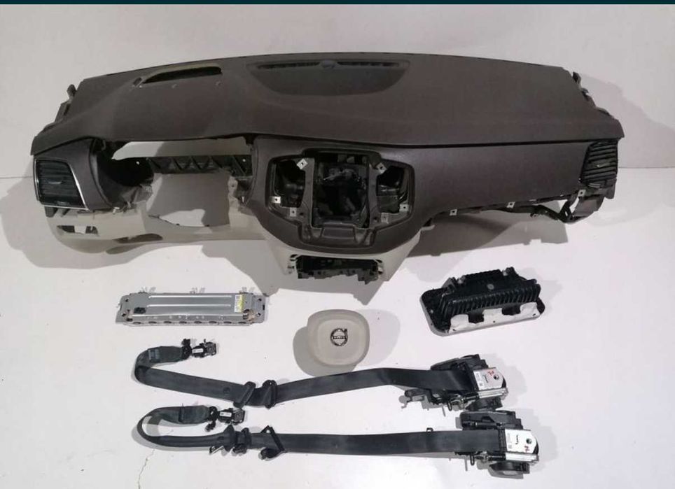 Арматурно табло колани аирбеги airbag Volvo XC90
