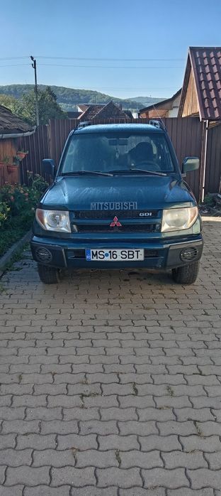 Mitsubisi pajero pinin