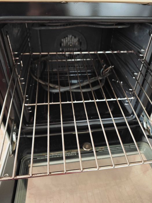 Готварска печка с керамичен плот Аристон