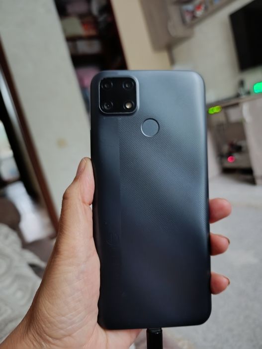 Продам смартфон реалми с25