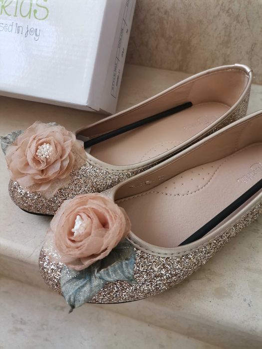 Детски официални обувки в златист цвят, размер 36,тип "балерина"