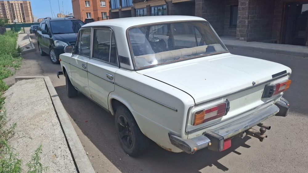 Продаётся жигули 2106 на запчасти