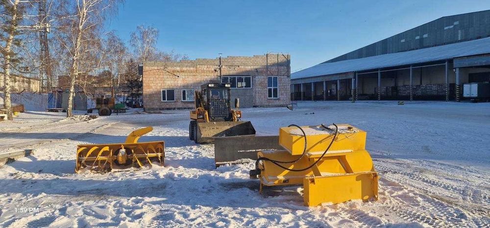 Коммунально-строительная машина (мини-трактор)