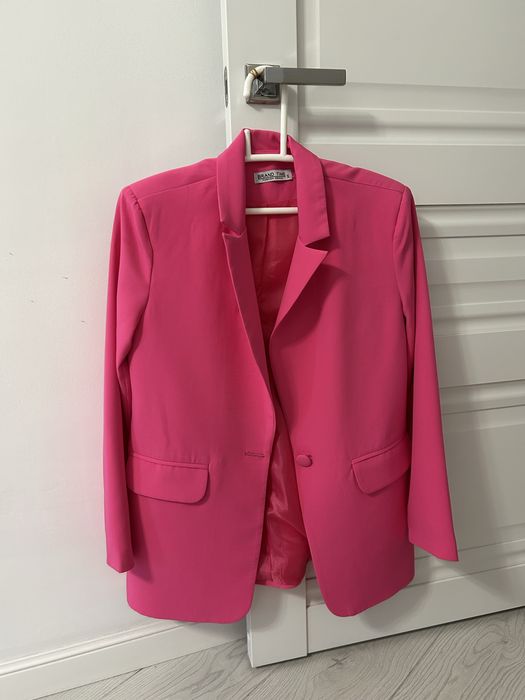 Продается пиджак малиновый