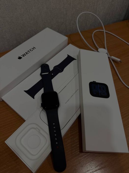 Продам часы Apple Watch SE 2