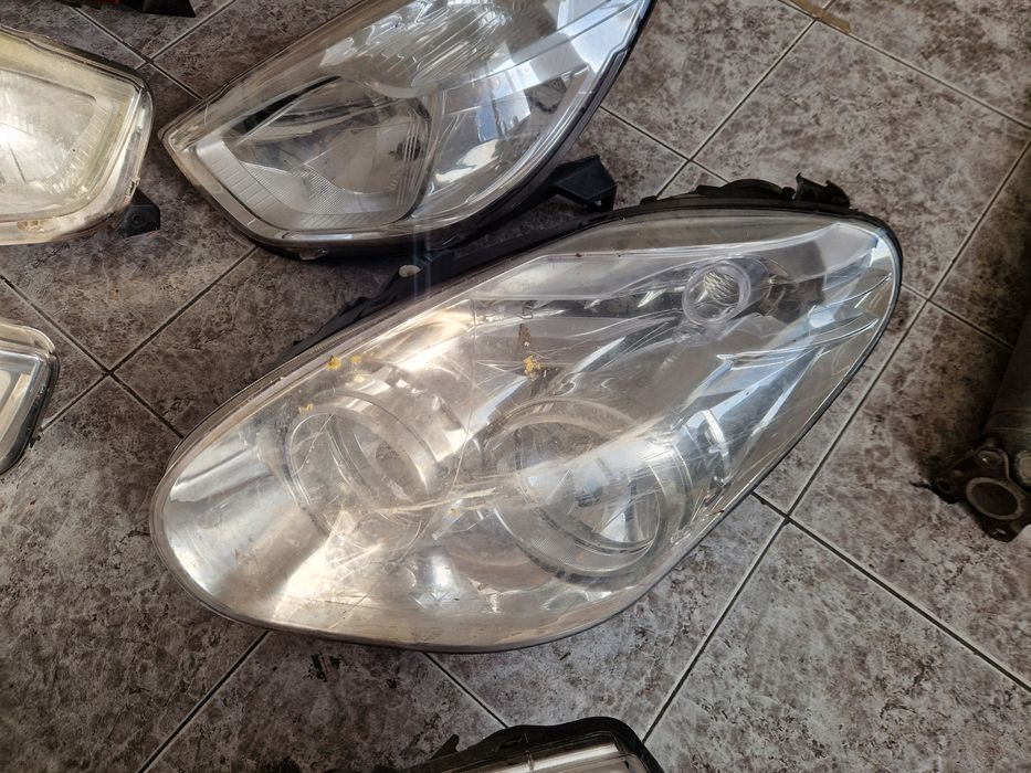 Фарове с счупени уши здрави рефлестжри и слуди