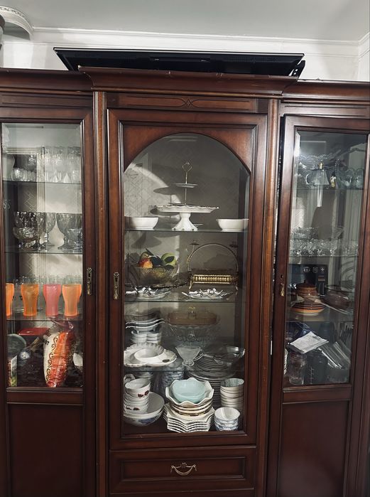 Продам сервант для посуд в хорошем состоянии