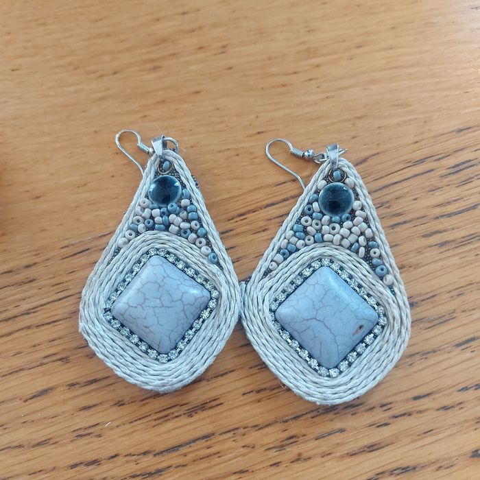 Екстравагантно колие ,гривни ,пръстени ,различна цена