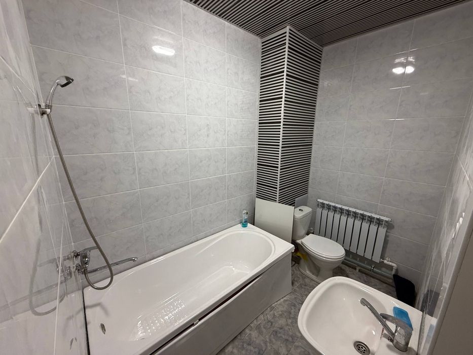 Шарк,Нурафшон ресторани томонда жойлашган 2 хонали квартира ижарага бе