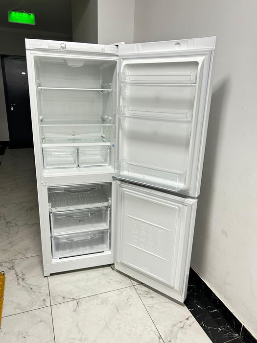 Холодильник Indesit