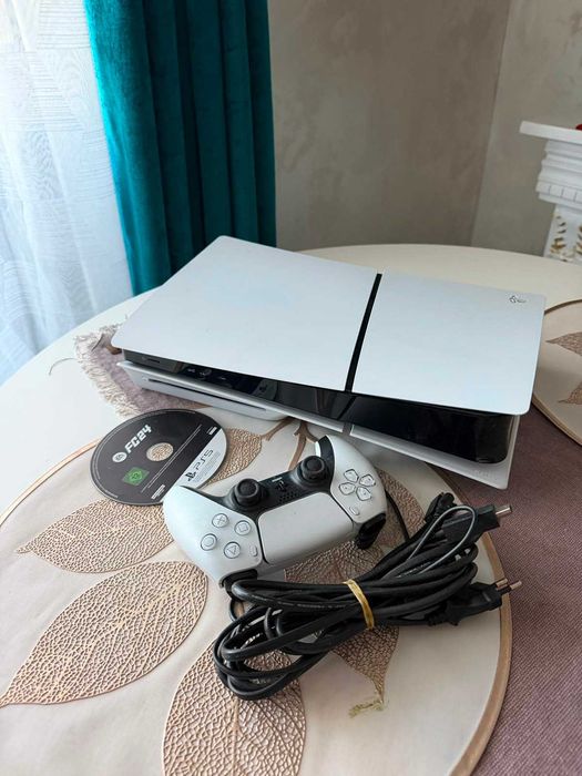 Consola PS5 Playstation 5 Slim Disk Edition-impecabil,1TB utilizat 10 ore, ca nou