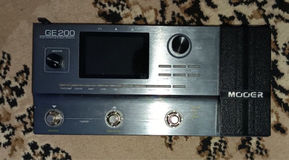 Mooer GE200 — гитарный процессор