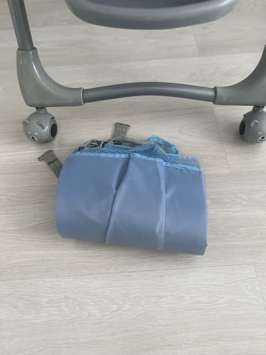 Продам детский столик для кормления.