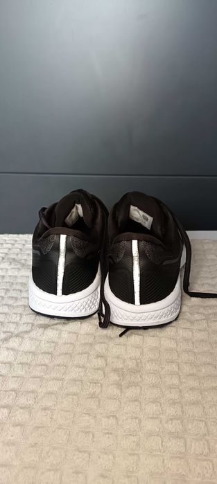 Saucony Omni 19 дамски маратонки размер 39 в черно и бяло