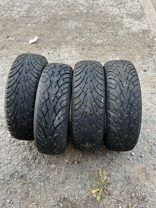 Продам резину на авто.