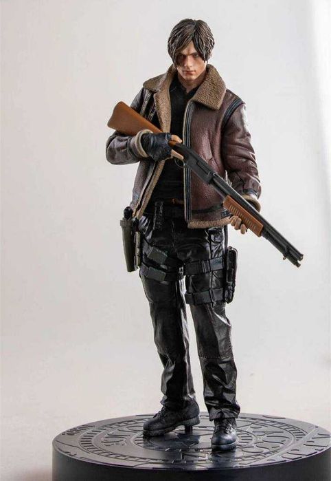 obiect de arta figurina Resident Evil 30 cm Leon Kenedy
