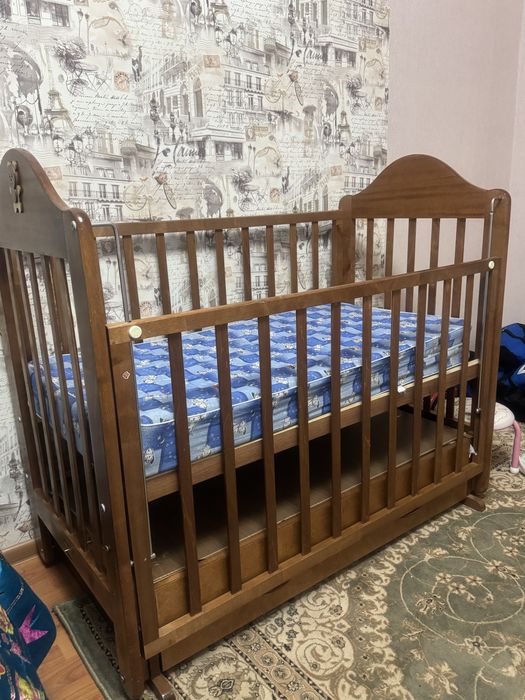 Детская кроватка с матрассом