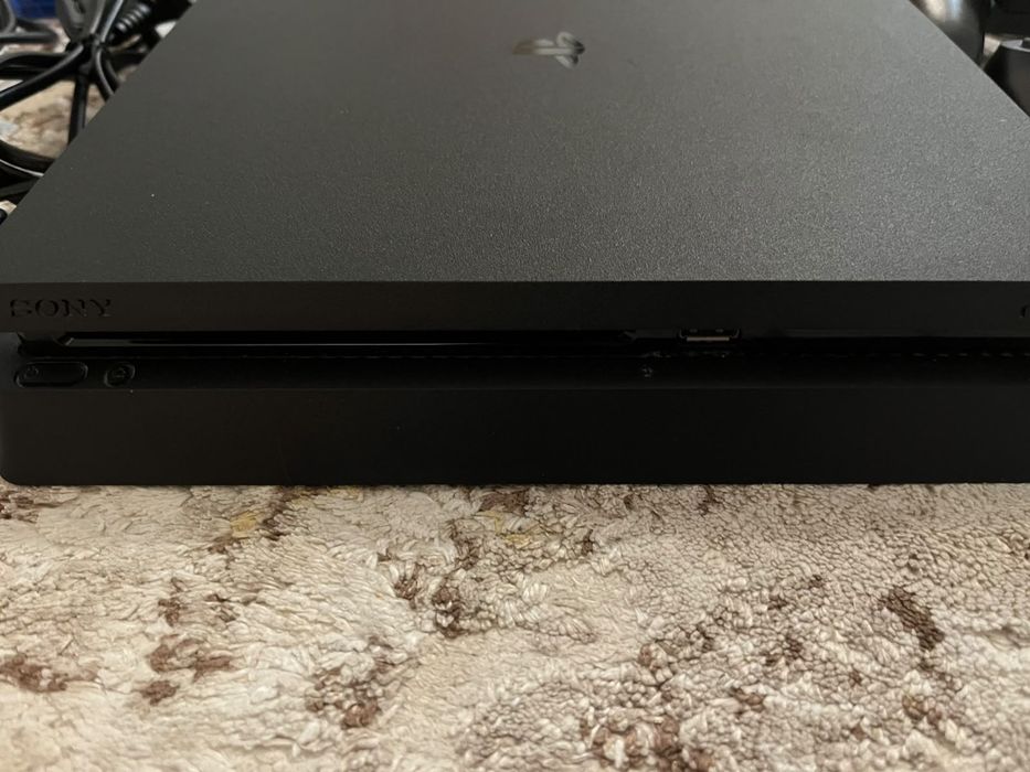 PlayStation 4 SLim