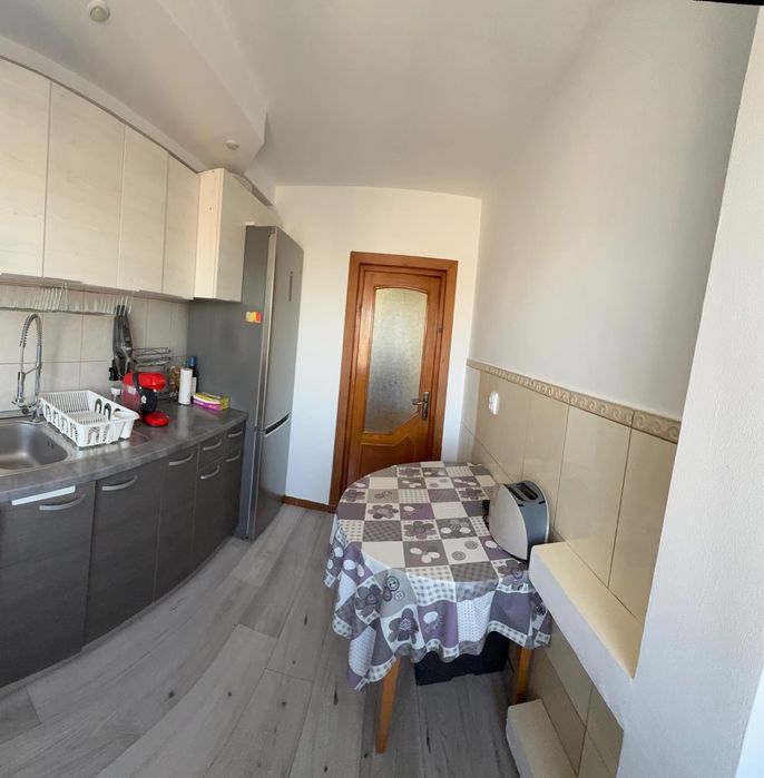 Inchiriez apartament 3 camere central