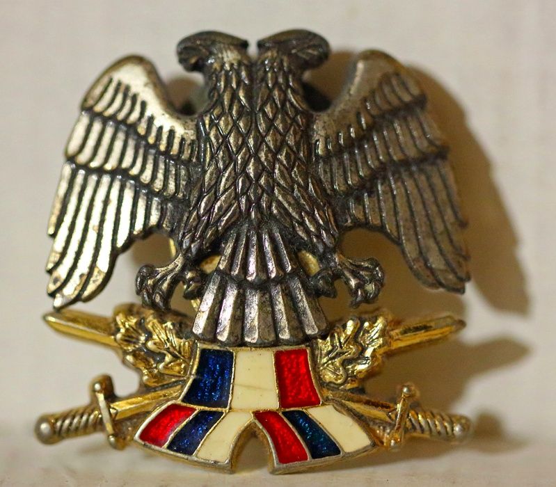 Продавам колекция от значки - антикварни и нови