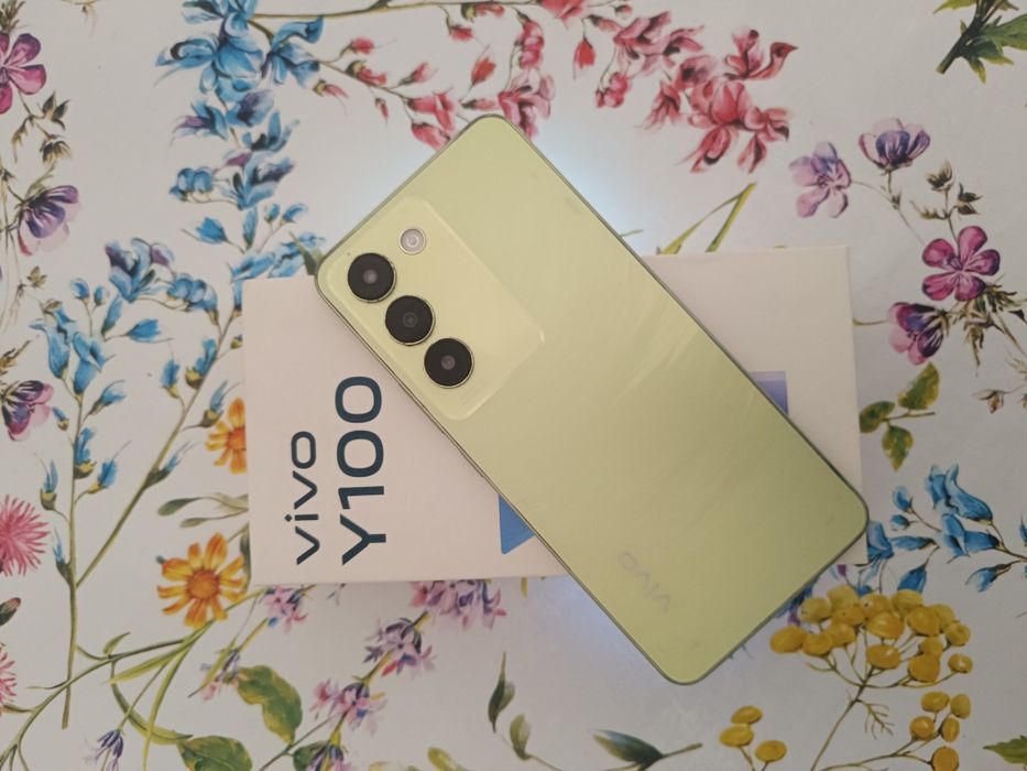 Vivo y100 256gb ОЗУ 8+8