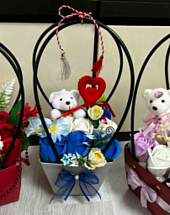 Aranjamente dulciuri, trandafiri de sapun Dragobete Martie Martisor