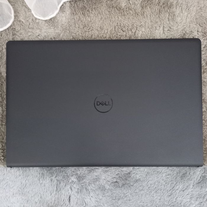 Dell Vostro 15 3530