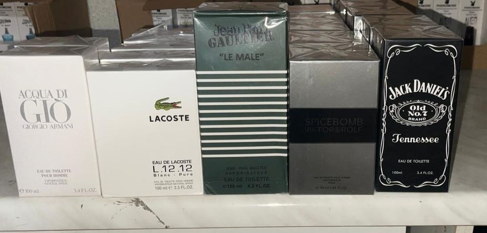 Vând parfumuri de bărbați!