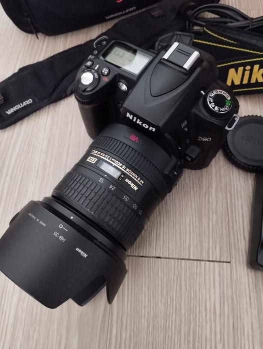 Nikon D90 + Nikon 18-200mm vr