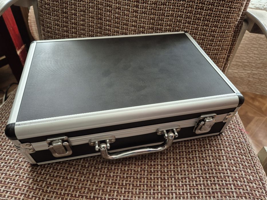 Продаётся студийный микрофон Takctar