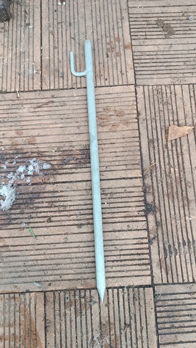 Металлические колышки.