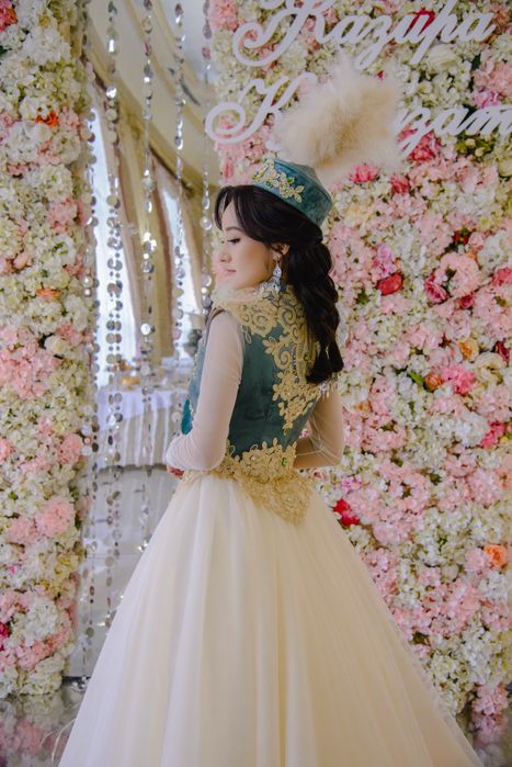 Платье на узату полный комплект