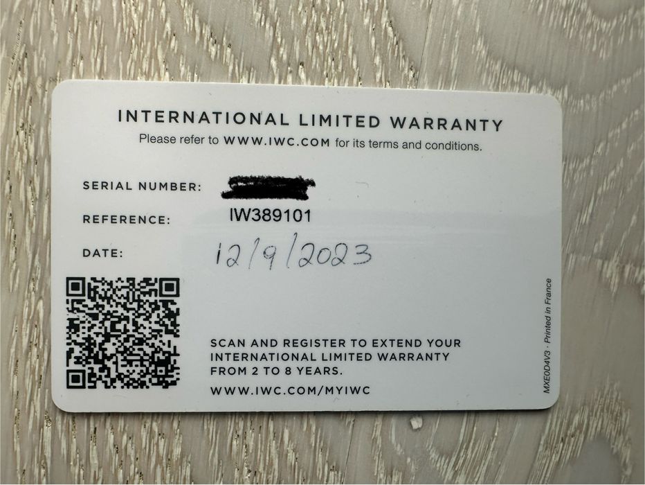 Часовника е неразличим от нов носен е съвсем малко.Пълен комплект