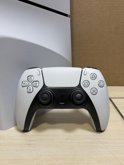 MDM vinde: Consola PS5 Slim, Disc Edition, 1TB, White.