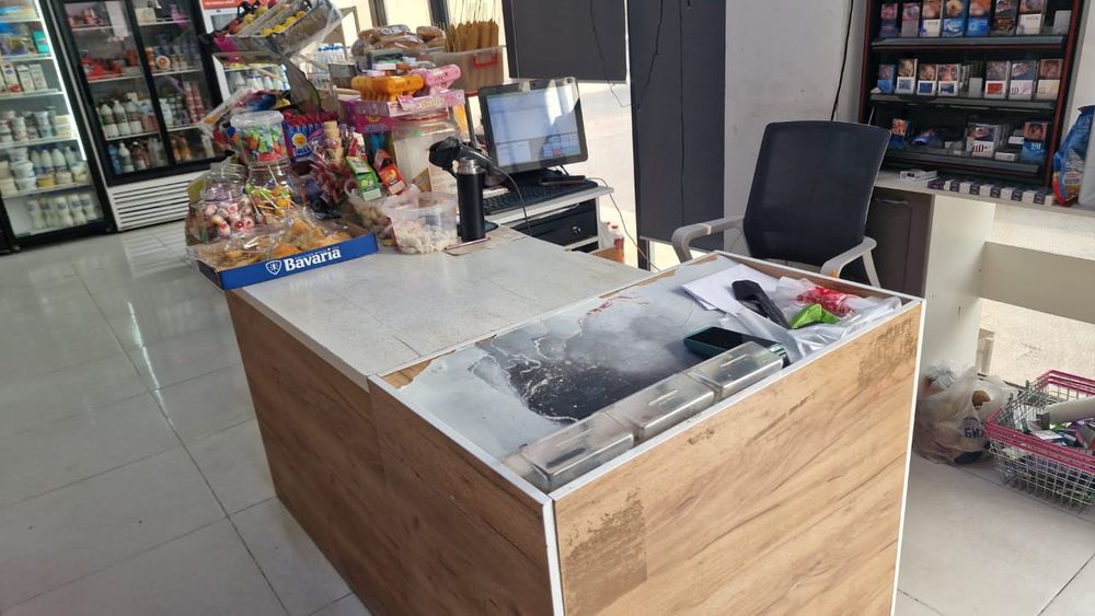 Стилаж. холодильник морозильник