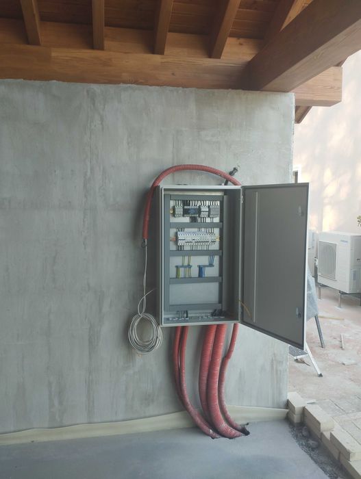 Електротехник,Ел.услуги,Ел.табла и ел.инсталации,Ел.ремонти,Ел.услуги