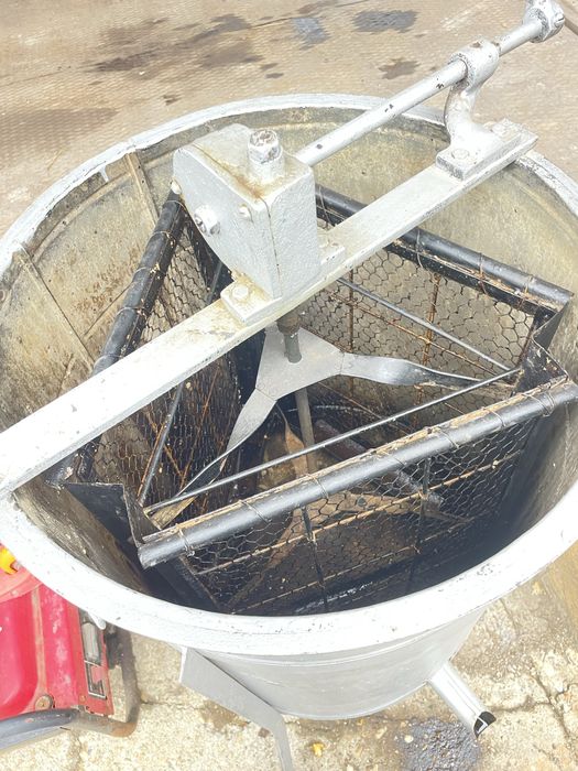 Центрофуга за мед