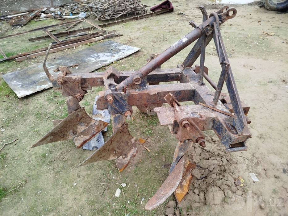 Traktor sotiladi